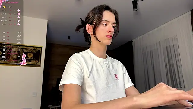 Snapshot of TwinTemptations chatting on 10.21.25 TwinTemptations online show from 10.21.25