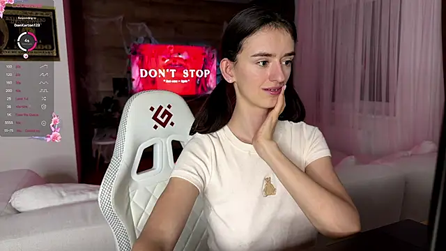 Snapshot of TwinTemptations chatting on 11.01.25 TwinTemptations online show from 11.01.25