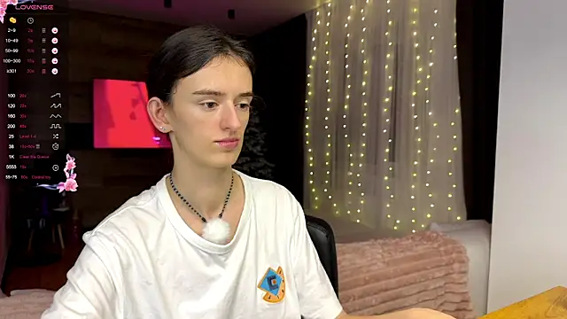 Snapshot of TwinTemptations chatting on 12.02.25 TwinTemptations online show from 12.02.25