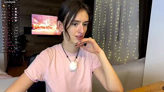 Snapshot of TwinTemptations chatting on 12.13.25 TwinTemptations online show from 12.13.25