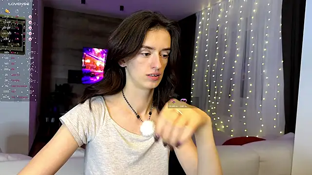 Snapshot of TwinTemptations chatting on 12.18.25 TwinTemptations online show from 12.18.25