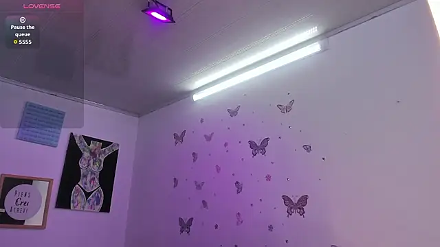 Pretty Johnson  online show from 03.19.26