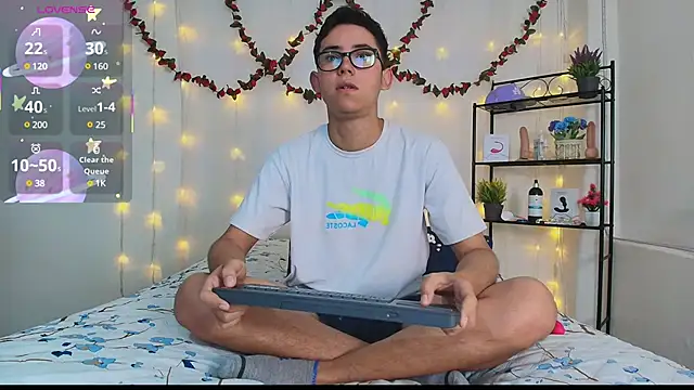 Snapshot of Danny-Swift13 chatting on 03.18.25 Danny-Swift13 online show from 03.18.25