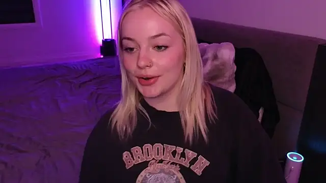 Snapshot of margot_robbie7 chatting on 06.15.26 margot robbie7 online show from 06.15.26