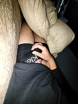 Snapshot of ikeike-kun chatting on 10.31.25 ikeike-kun online show from 10.31.25