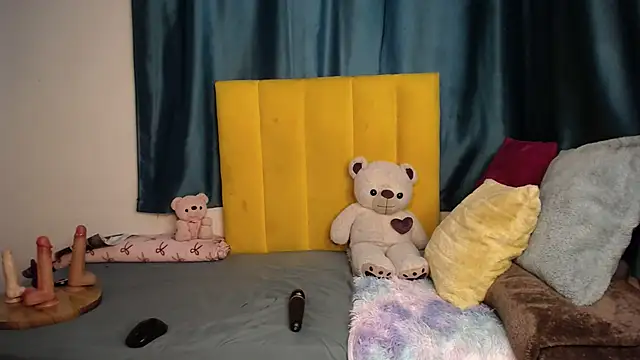 Snapshot of blackrose001 chatting on 11.25.25 blackrose001 online show from 11.25.25