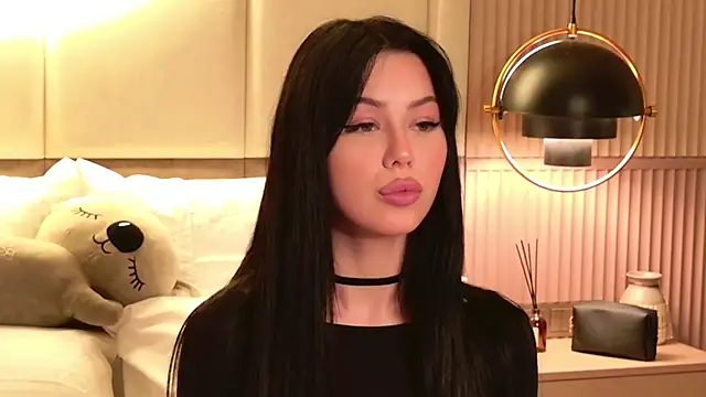 Leya Foxhall online show from 11.17.25