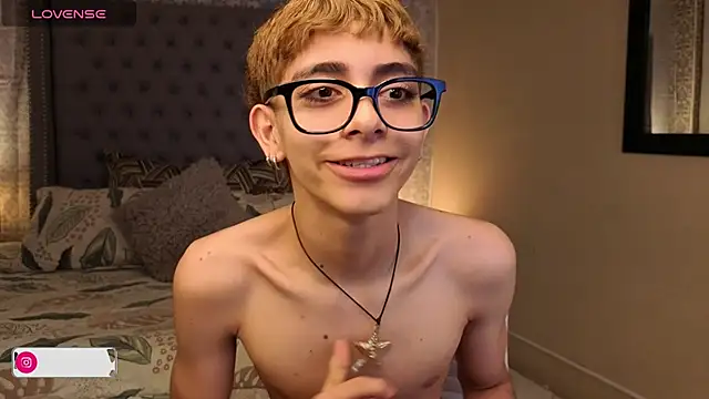 Snapshot of Matty_Sparkk chatting on 10.01.25 Matty Sparkk online show from 10.01.25