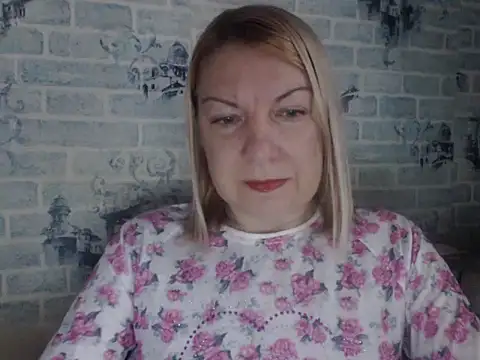 Snapshot of Lillia_Ray chatting on 11.27.25 Lillia Ray online show from 11.27.25