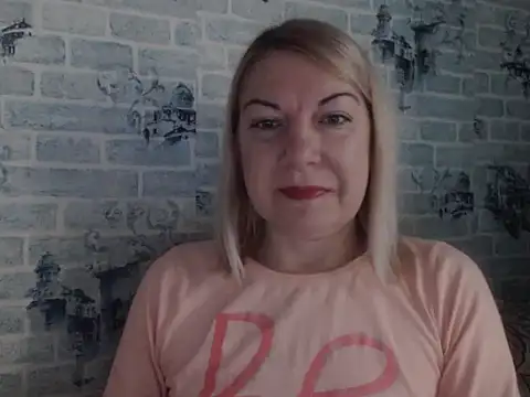 Snapshot of Lillia_Ray chatting on 12.03.25 Lillia Ray online show from 12.03.25