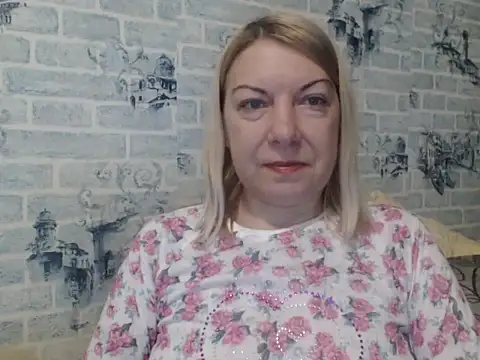 Snapshot of Lillia_Ray chatting on 12.04.25 Lillia Ray online show from 12.04.25