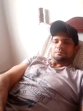 Snapshot of colemiranda chatting on 11.11.25 colemiranda online show from 11.11.25