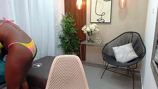 Coral Lise online show from 03.21.25