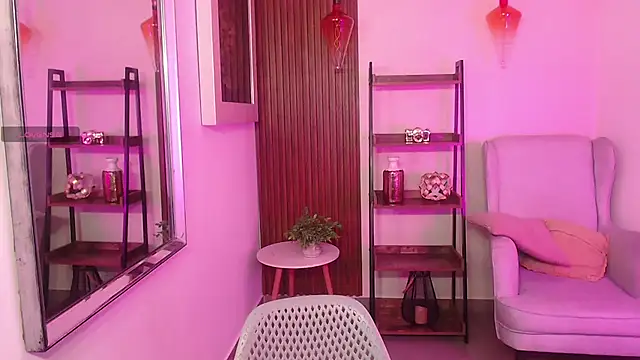 Coral Lise online show from 11.22.25