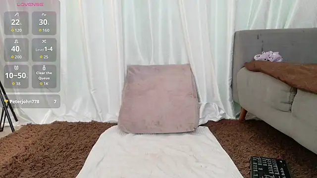 Snapshot of YuliethPetite chatting on 05.20.26 YuliethPetite online show from 05.20.26