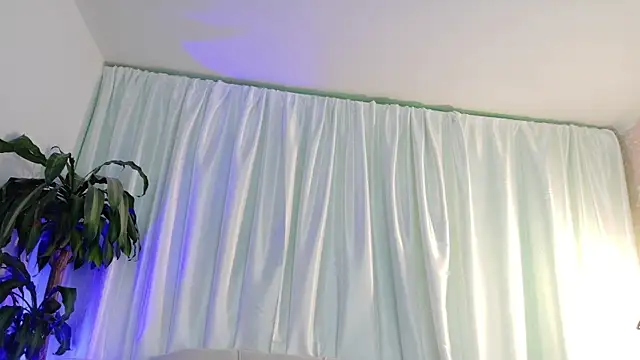 Snapshot of YuliethPetite chatting on 07.17.26 YuliethPetite online show from 07.17.26