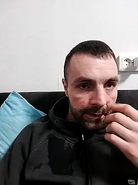 Snapshot of MaksDzubaV chatting on 04.02.26 MaksDzubaV online show from 04.02.26