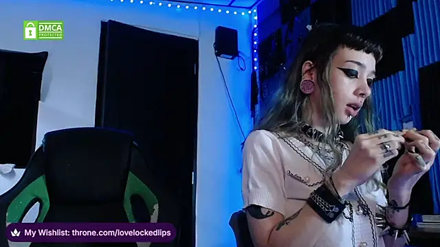 Snapshot of lovelockedlips chatting on 07.11.26 lovelockedlips online show from 07.11.26