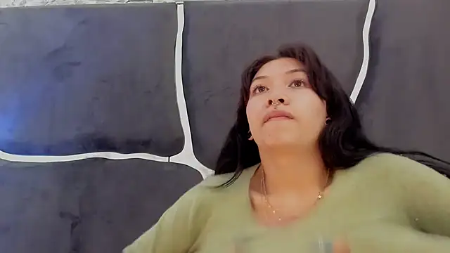 Snapshot of LauryAndNarem69 chatting on 03.20.25 LauryAndNarem69 online show from 03.20.25