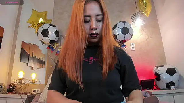 Snapshot of kailinmoonx chatting on 06.13.26 kailinmoonx online show from 06.13.26