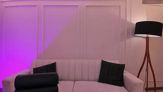 Snapshot of MaiaCollins chatting on 09.16.25 MaiaCollins online show from 09.16.25