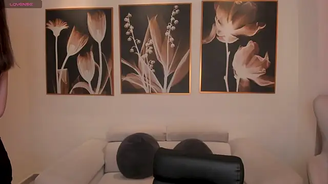 Snapshot of MaiaCollins chatting on 11.03.25 MaiaCollins online show from 11.03.25