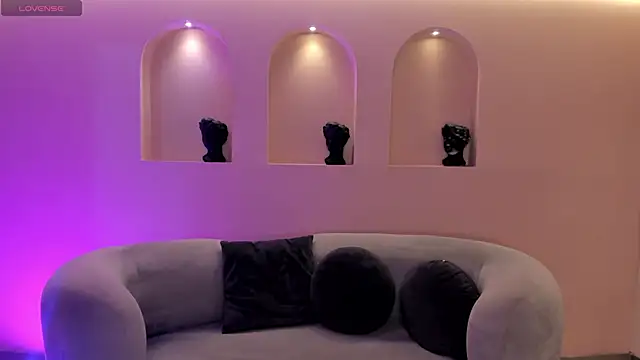 Snapshot of MaiaCollins chatting on 12.01.25 MaiaCollins online show from 12.01.25