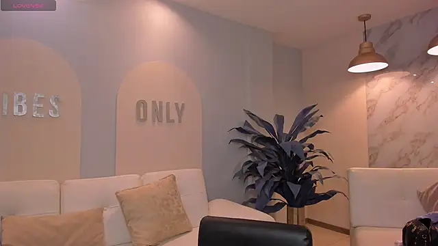 Snapshot of MaiaCollins chatting on 02.21.26 MaiaCollins online show from 02.21.26