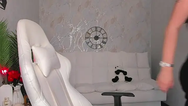 babyisperfect online show from 10.21.25