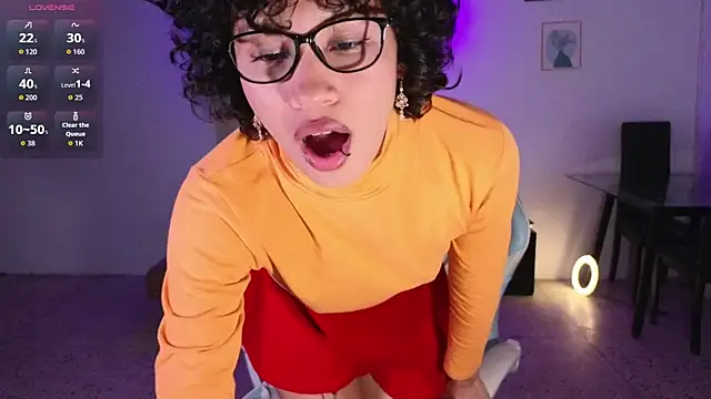 eleselas online show from 10.31.25