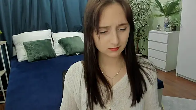 Snapshot of JulietMonli chatting on 10.01.25 JulietMonli online show from 10.01.25