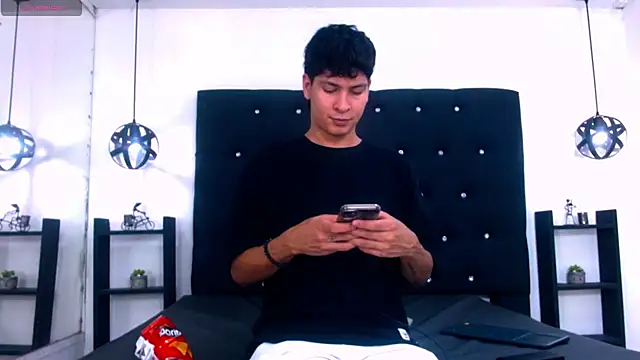 Jhojan twink online show from 11.18.25