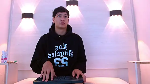 Snapshot of Jhojan_twink chatting on 12.05.25 Jhojan twink online show from 12.05.25