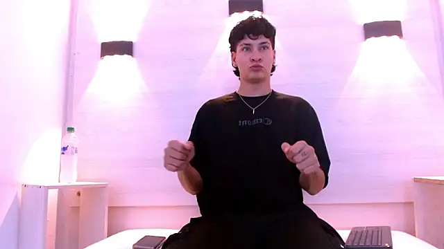 Snapshot of Jhojan_twink chatting on 01.07.26 Jhojan twink online show from 01.07.26