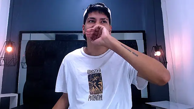 Snapshot of Jhojan_twink chatting on 01.08.26 Jhojan twink online show from 01.08.26