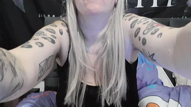 Snapshot of Sizzling_Indie36 chatting on 01.11.26 Sizzling Indie36 online show from 01.11.26