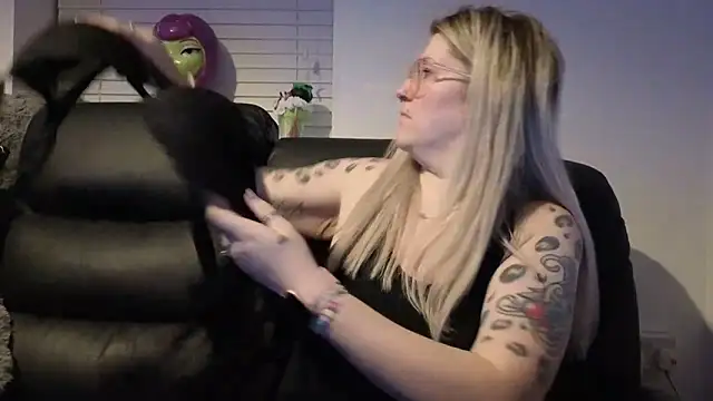 Snapshot of Sizzling_Indie36 chatting on 02.01.26 Sizzling Indie36 online show from 02.01.26