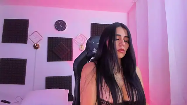 Snapshot of hannarusso chatting on 12.01.25 hannarusso online show from 12.01.25