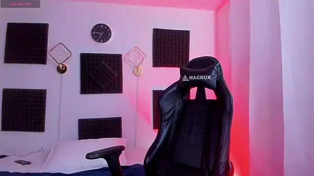 Snapshot of hannarusso chatting on 12.04.25 hannarusso online show from 12.04.25