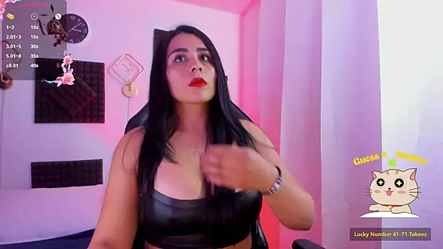 Snapshot of hannarusso chatting on 12.05.25 hannarusso online show from 12.05.25