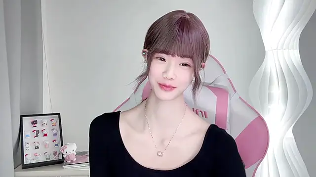 Snapshot of Gogo-888 chatting on 12.15.25 Gogo-888 online show from 12.15.25