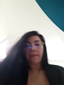 scarlet evanss online show from 03.15.25