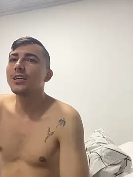 pareja curiosa19 online show from 11.14.25