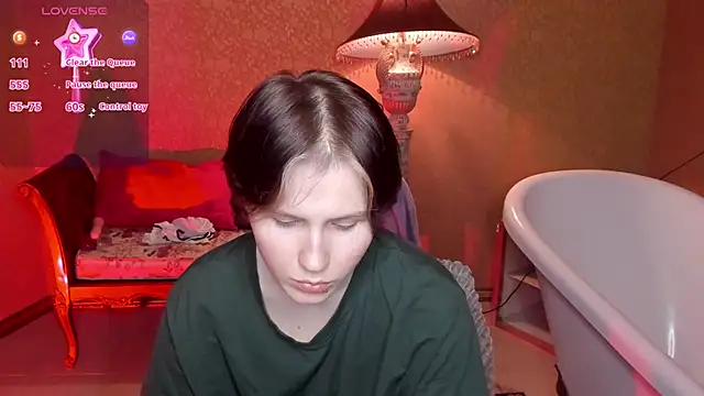 Snapshot of Tara_Lawson chatting on 11.30.25 Tara Lawson online show from 11.30.25