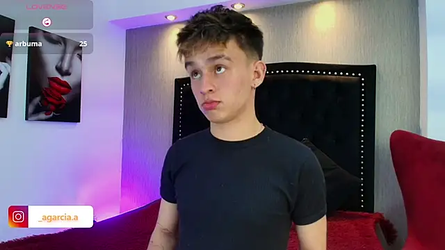 LiamWildx20 online show from 11.30.25