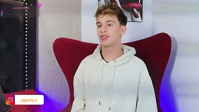 Snapshot of LiamWildx20 chatting on 12.22.25 LiamWildx20 online show from 12.22.25