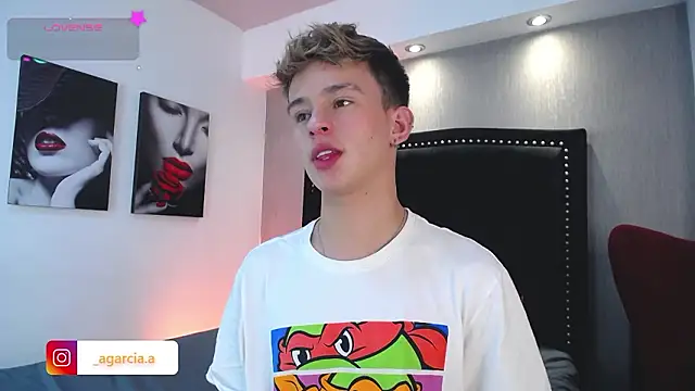 Snapshot of LiamWildx20 chatting on 02.14.26 LiamWildx20 online show from 02.14.26