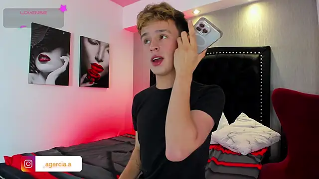 Snapshot of LiamWildx20 chatting on 02.19.26 LiamWildx20 online show from 02.19.26