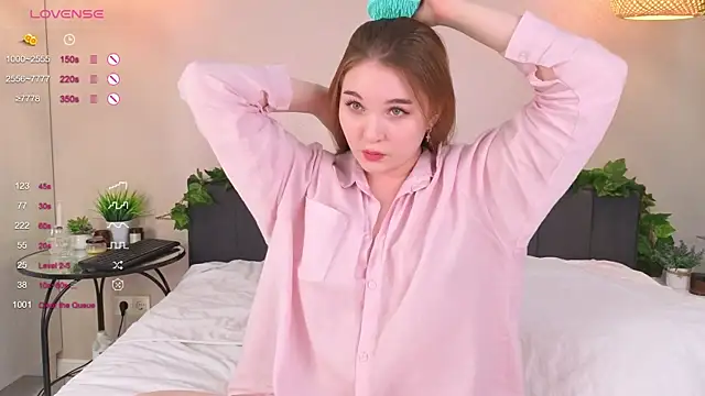 Snapshot of ConstanceHelms chatting on 09.20.25 ConstanceHelms online show from 09.20.25