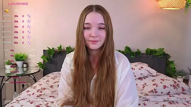 Snapshot of ConstanceHelms chatting on 09.30.25 ConstanceHelms online show from 09.30.25